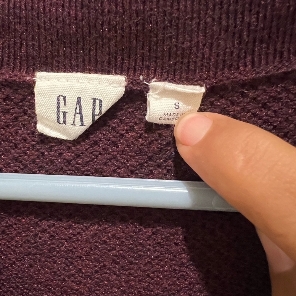 GAP‎ SWEATER - Picture 2 of 4